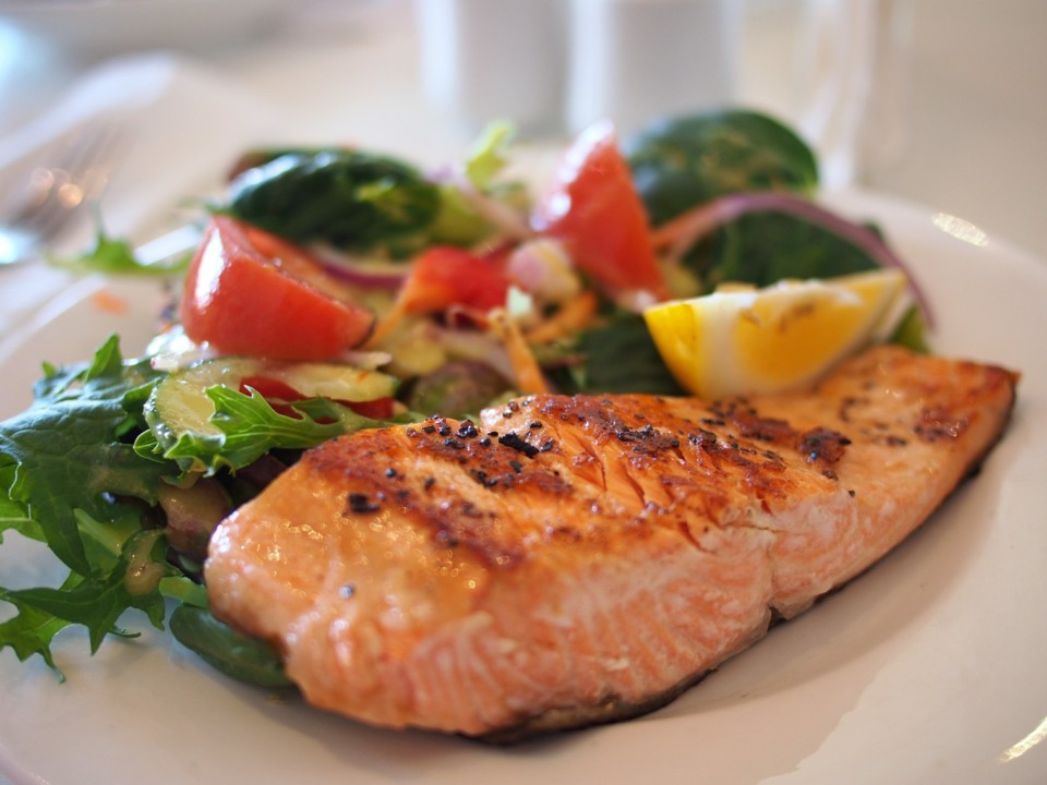 Salmon with herbs and salad